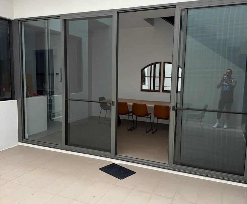 $350, Share-house, 4 bathrooms, Paradise Point QLD 4216