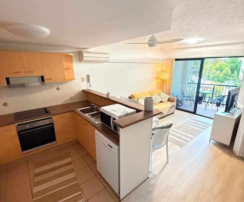 $750, 1-bed, 1 bathroom, Surfers Paradise QLD 4217