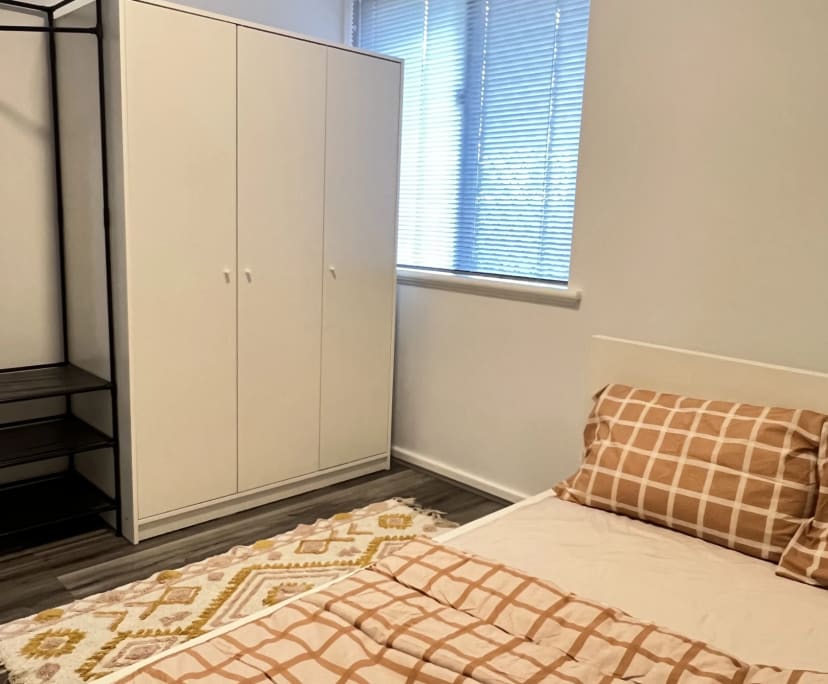 Furnished room in a flatshare
