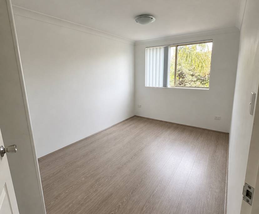 Unfurnished room in a flatshare