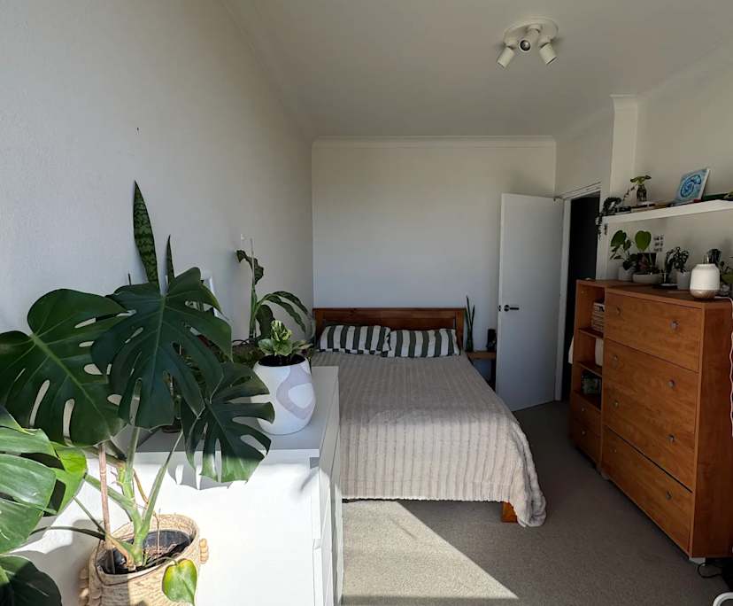 Furnished room in a flatshare