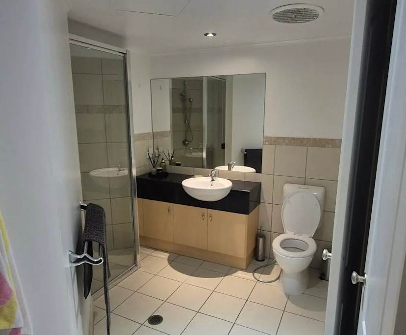 $300, Homestay, 3 bathrooms, Yorkeys Knob QLD 4878