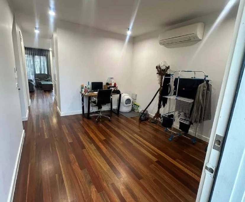 Room in a share house