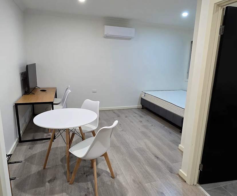 $350, Share-house, 6 bathrooms, Pakenham VIC 3810