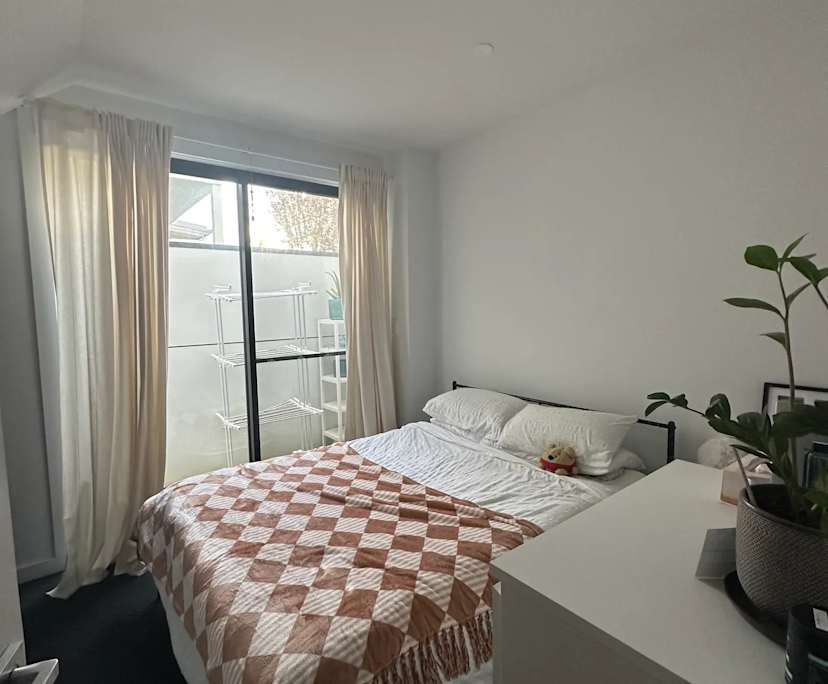 Unfurnished room with own bathroom