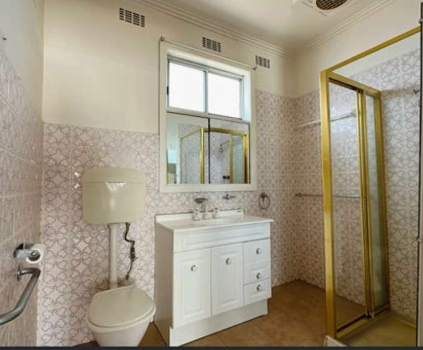 $350, Share-house, 3 bathrooms, Spotswood VIC 3015