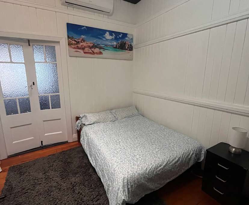 Room in a share house