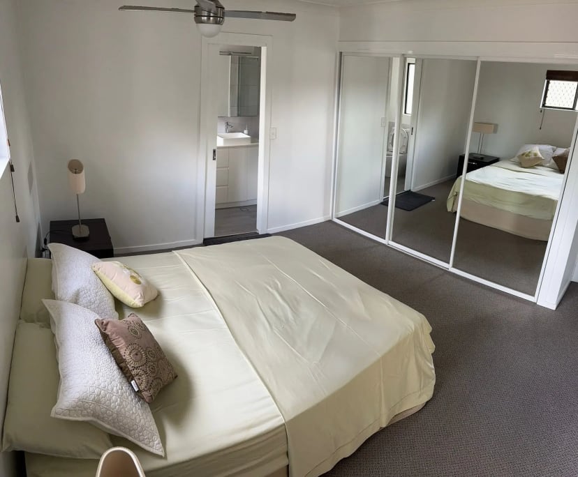 Furnished room with ensuite in a flatshare