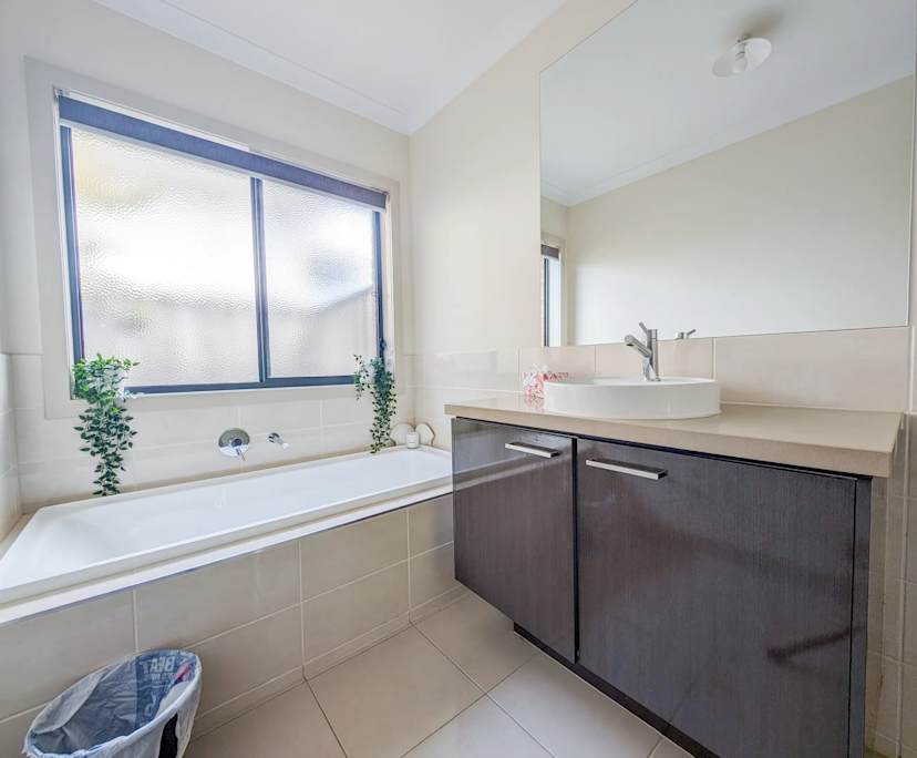 $196, Share-house, 5 bathrooms, South Morang VIC 3752