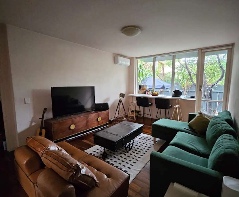 Furnished room in a flatshare