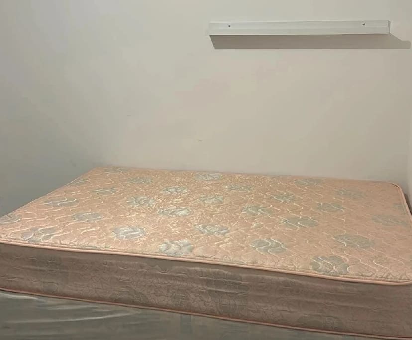 Room in a share house