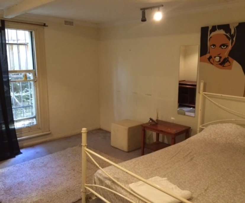 Room in a share house