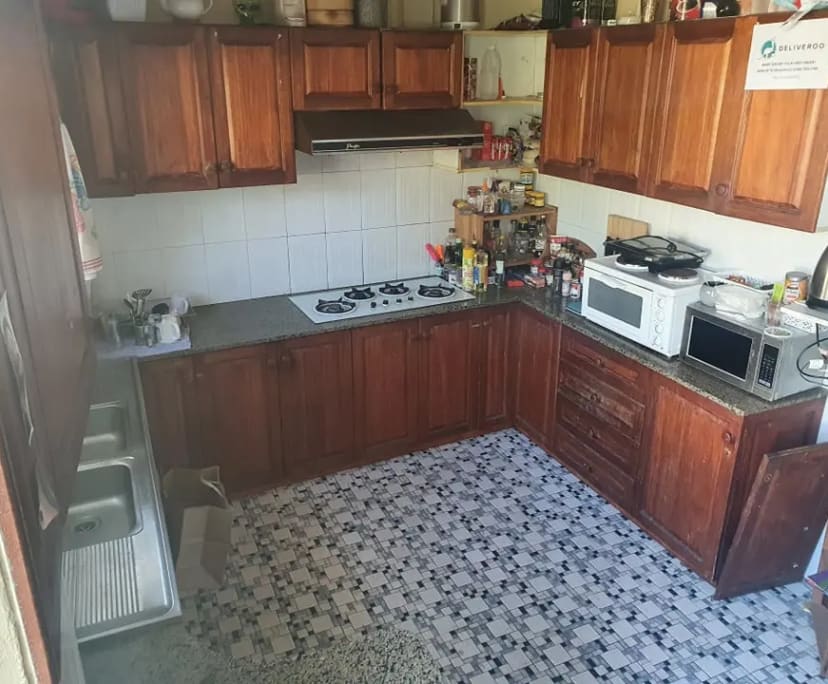 Room in a share house