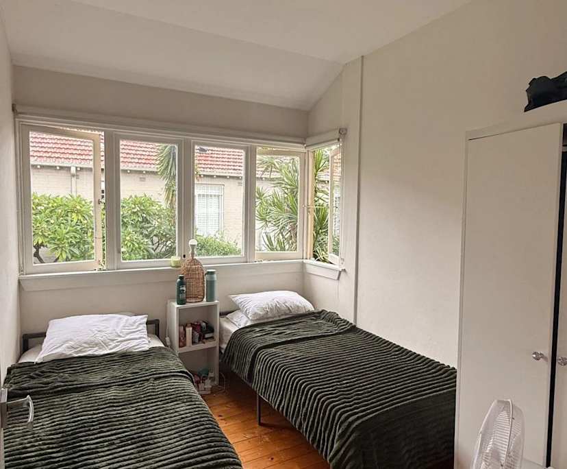 Furnished room in a flatshare