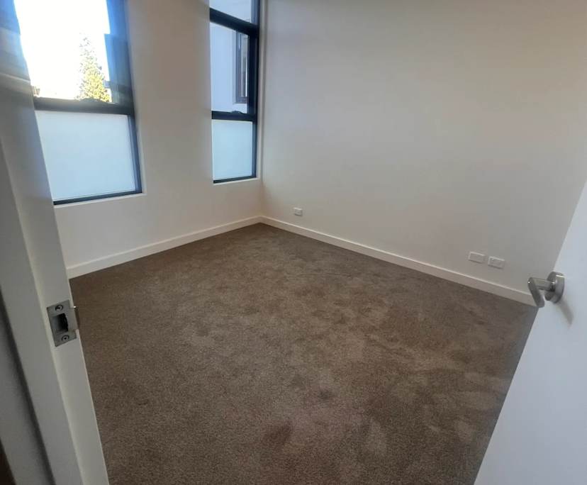 Unfurnished room in a flatshare