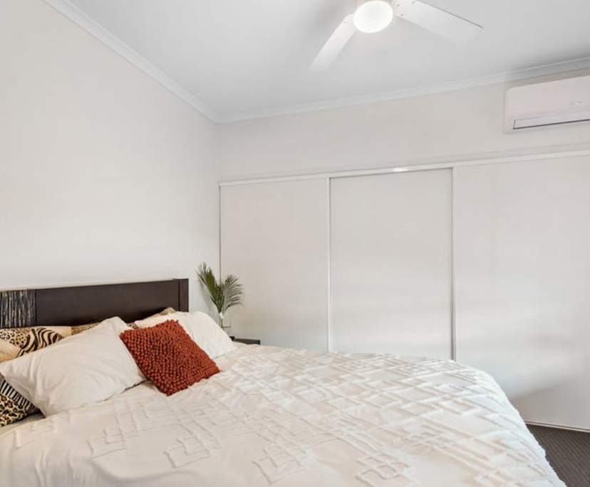 $250, Share-house, 3 bathrooms, Blackstone QLD 4304