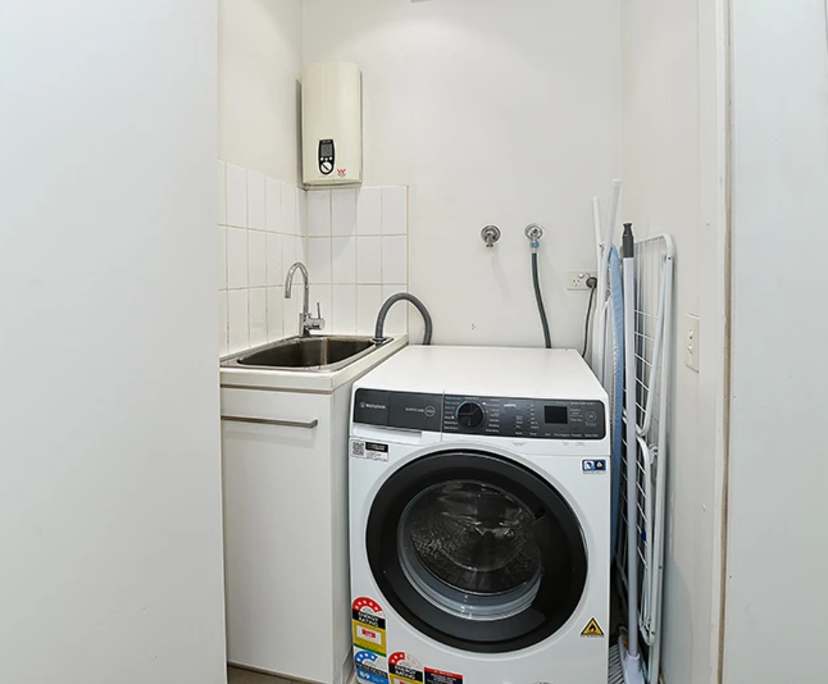 $710, 1-bed, 1 bathroom, Melbourne VIC 3004