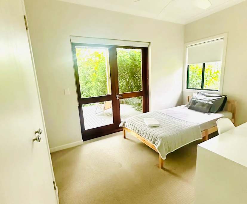 $370, Student-accommodation, 3 bathrooms, Taringa QLD 4068