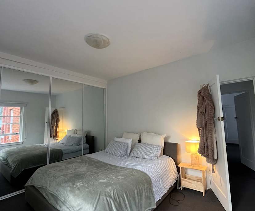Furnished room in a flatshare