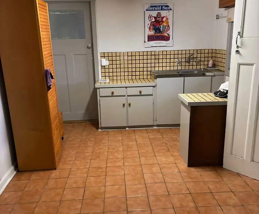 Unfurnished room granny flat for rent