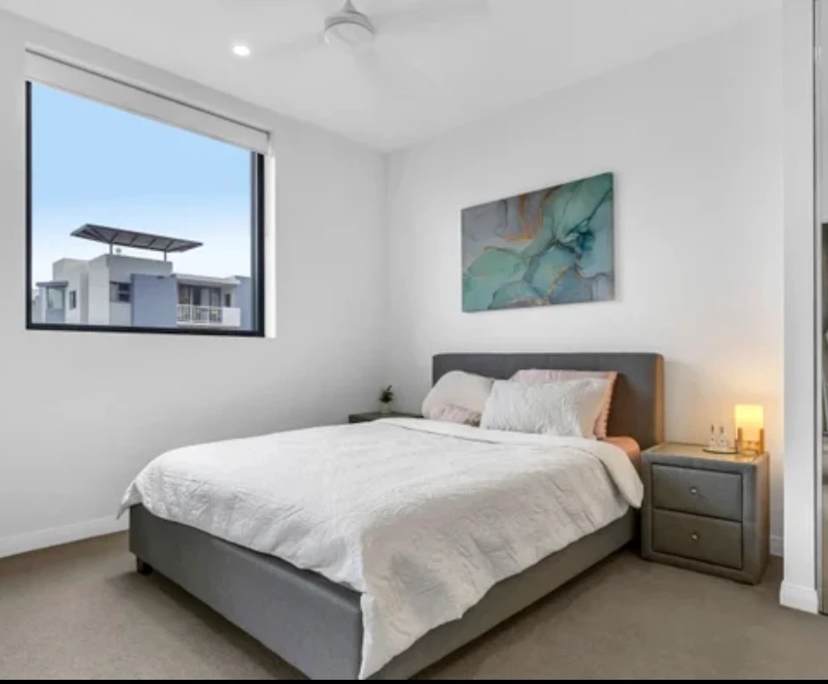 Furnished room with ensuite in a flatshare