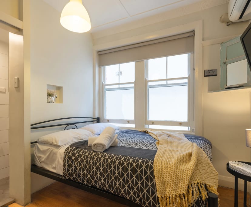 Furnished room with ensuite in a flatshare