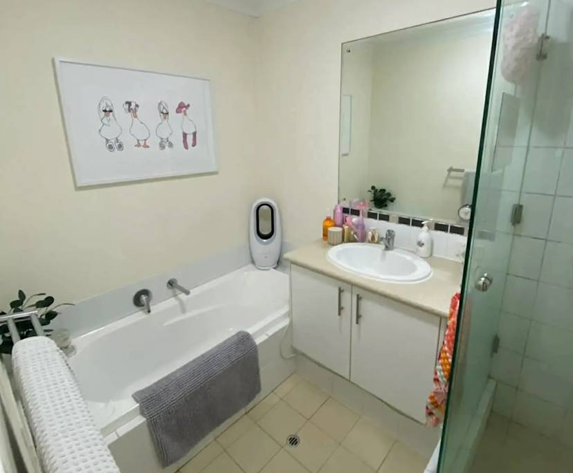 $300, Flatshare, 3 bathrooms, Coogee WA 6166