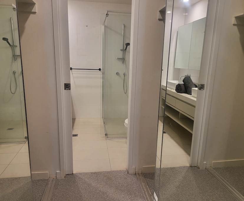 Furnished room with ensuite in a flatshare