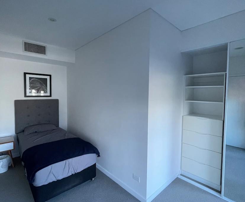 Furnished room in a flatshare