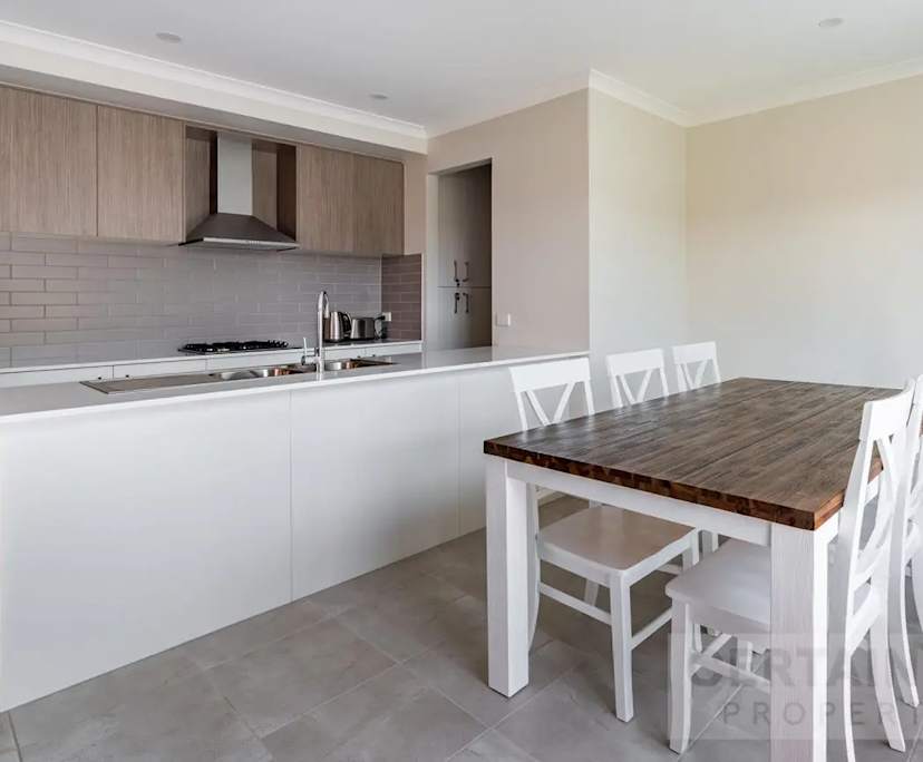 $230, Share-house, 3 bathrooms, Rockbank VIC 3335