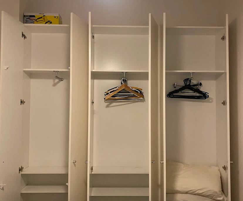 Furnished room in a flatshare