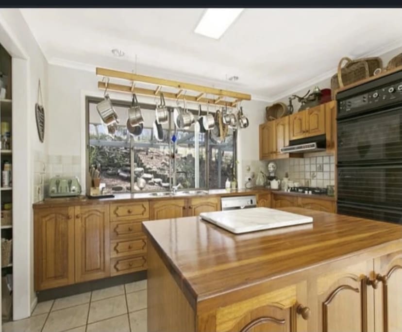 3 Rooms for Rent in Pinjarra Hills, Brisbane 200...