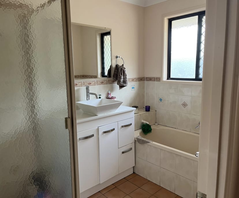Room for Rent in Amberley, QLD 250, Furnished, Ow...