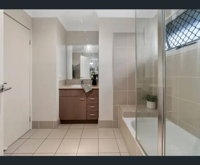 $380, Share-house, 2 bathrooms, Chermside QLD 4032