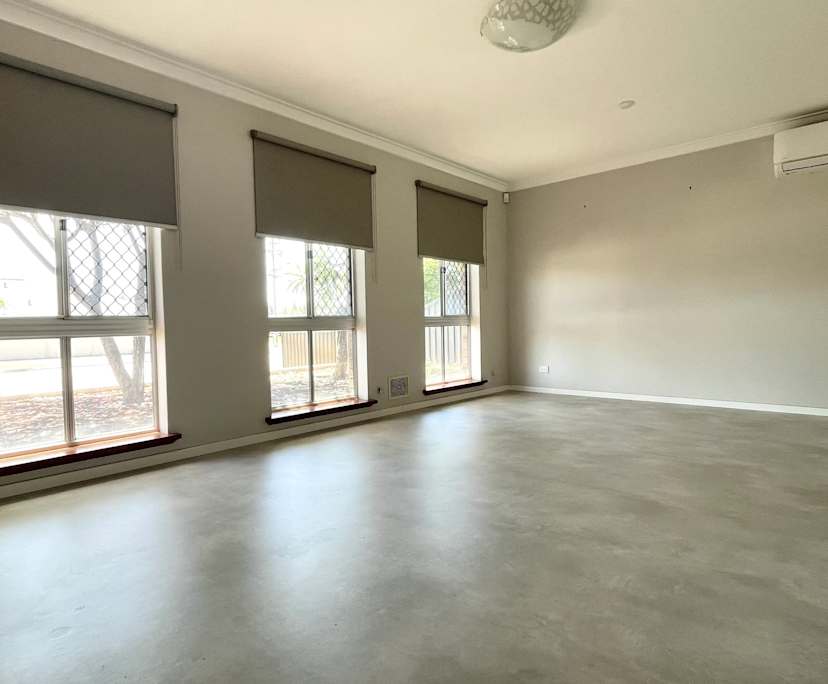 Whole property with 3 rooms for rent