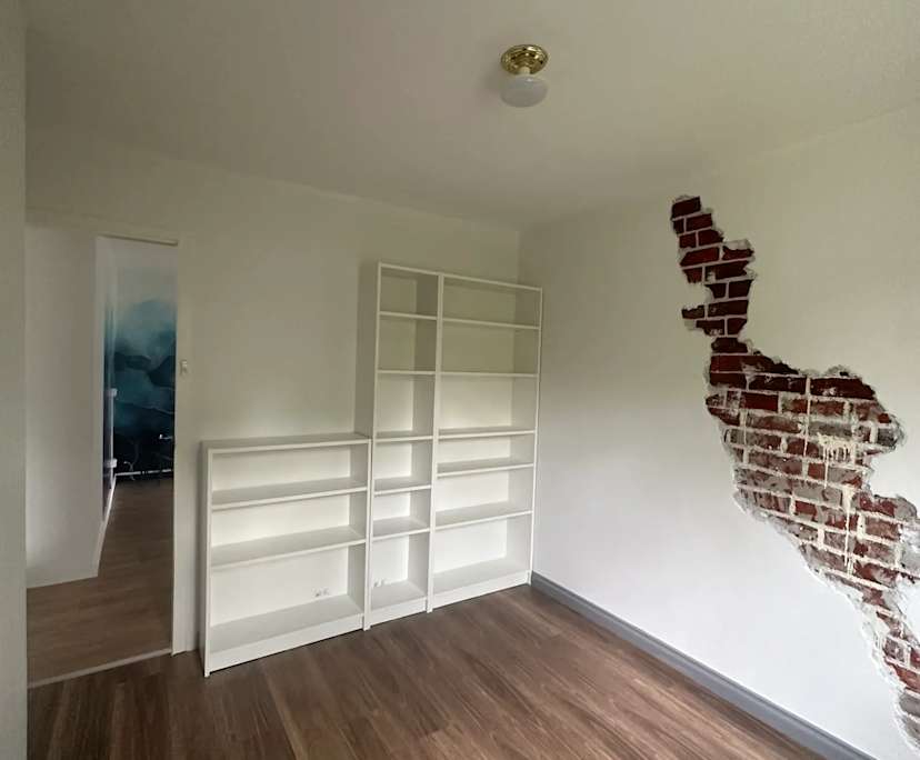 Unfurnished room in a flatshare