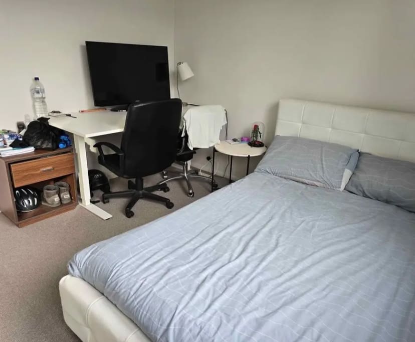 Furnished room with ensuite in a flatshare