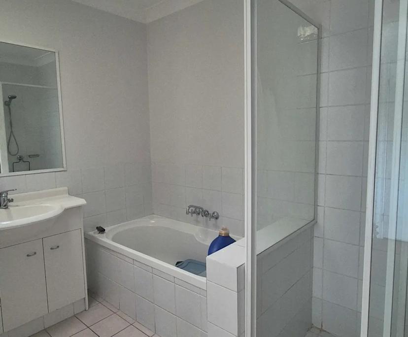 $340, Share-house, 3 bathrooms, Pacific Pines QLD 4211