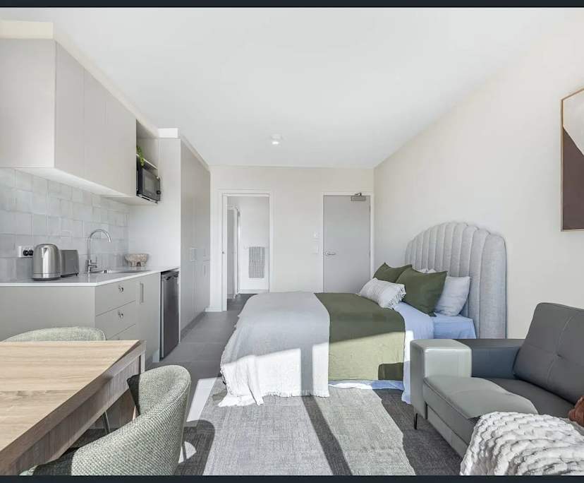 Furnished room with own bathroom