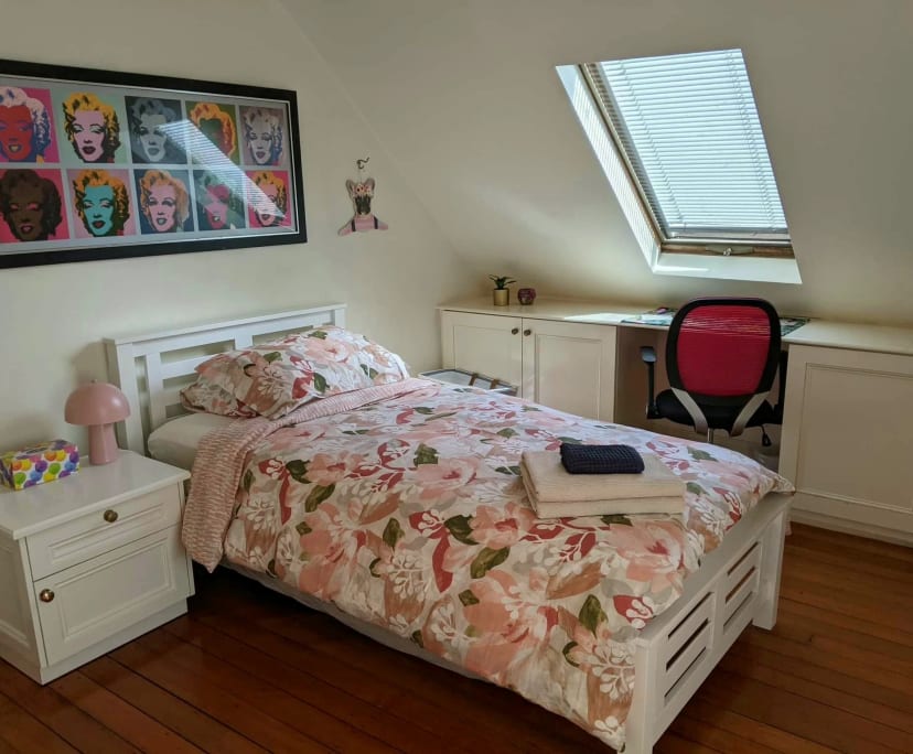 Furnished room in a share house