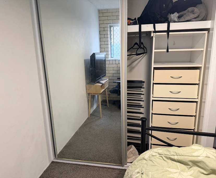 Furnished room in a flatshare