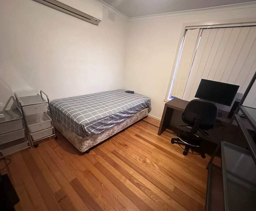 Room in a share house