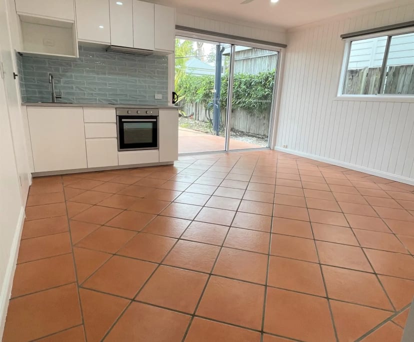 One Bed Flat for Rent in Coorparoo, Brisbane 500,...