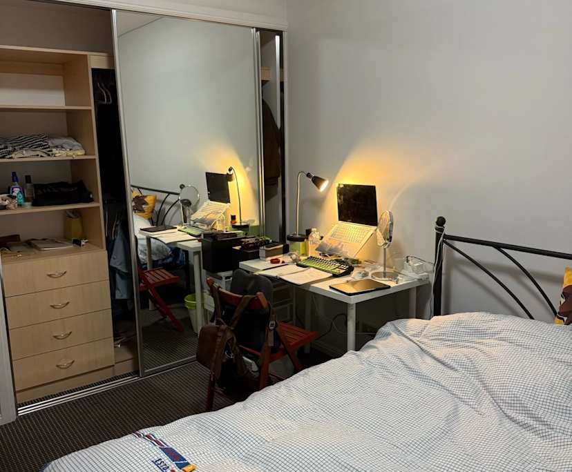 Furnished room with ensuite in a flatshare