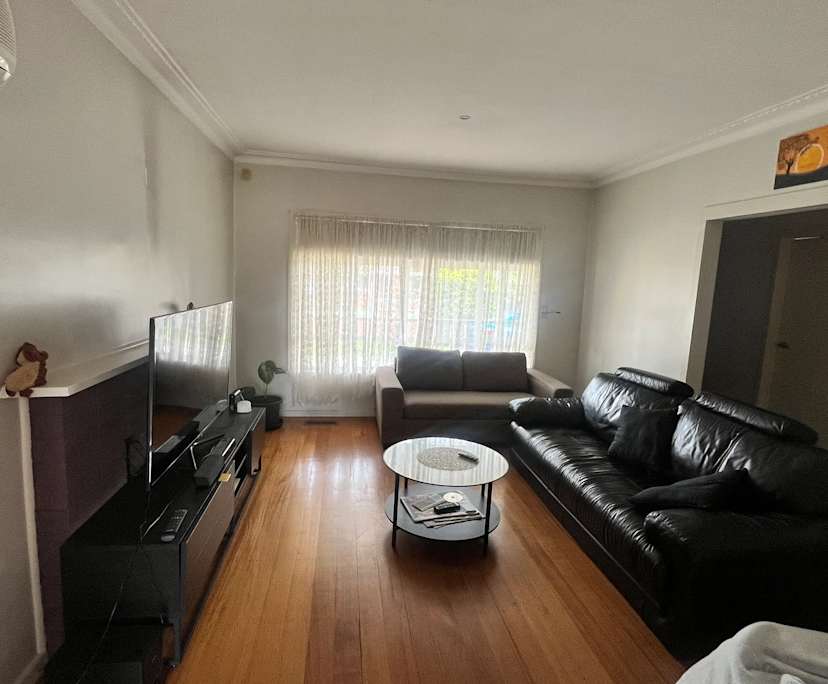 Room in a share house