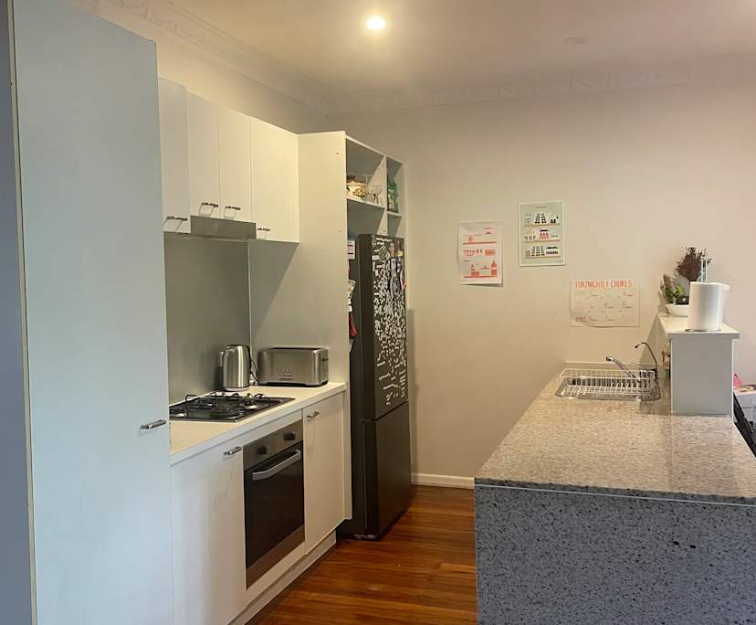 $215, Share-house, 3 bathrooms, Bardon QLD 4064