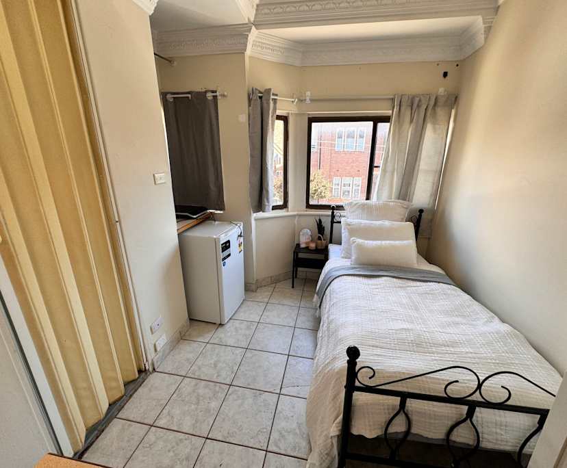 $400, Studio, 1 bathroom, Enmore NSW 2042