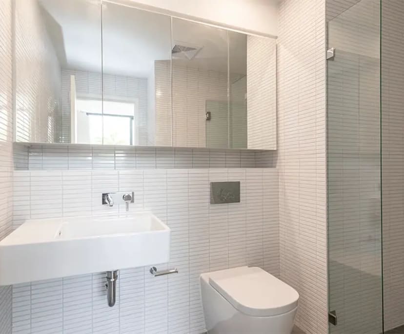 Unfurnished room with ensuite in a flatshare