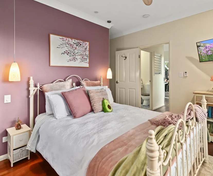 $500, 1-bed, 1 bathroom, Edge Hill QLD 4870