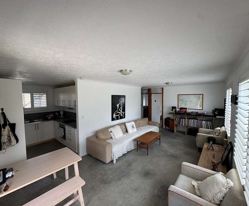 Furnished room in a flatshare